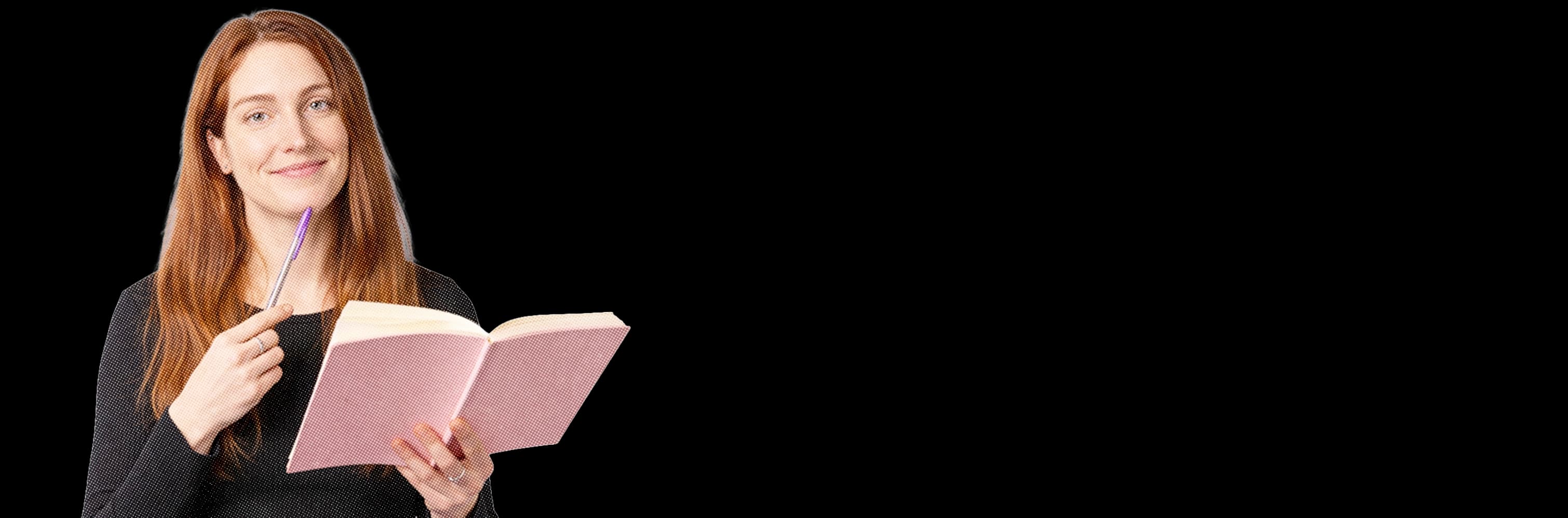 Frau mit Notizbuch und Stift